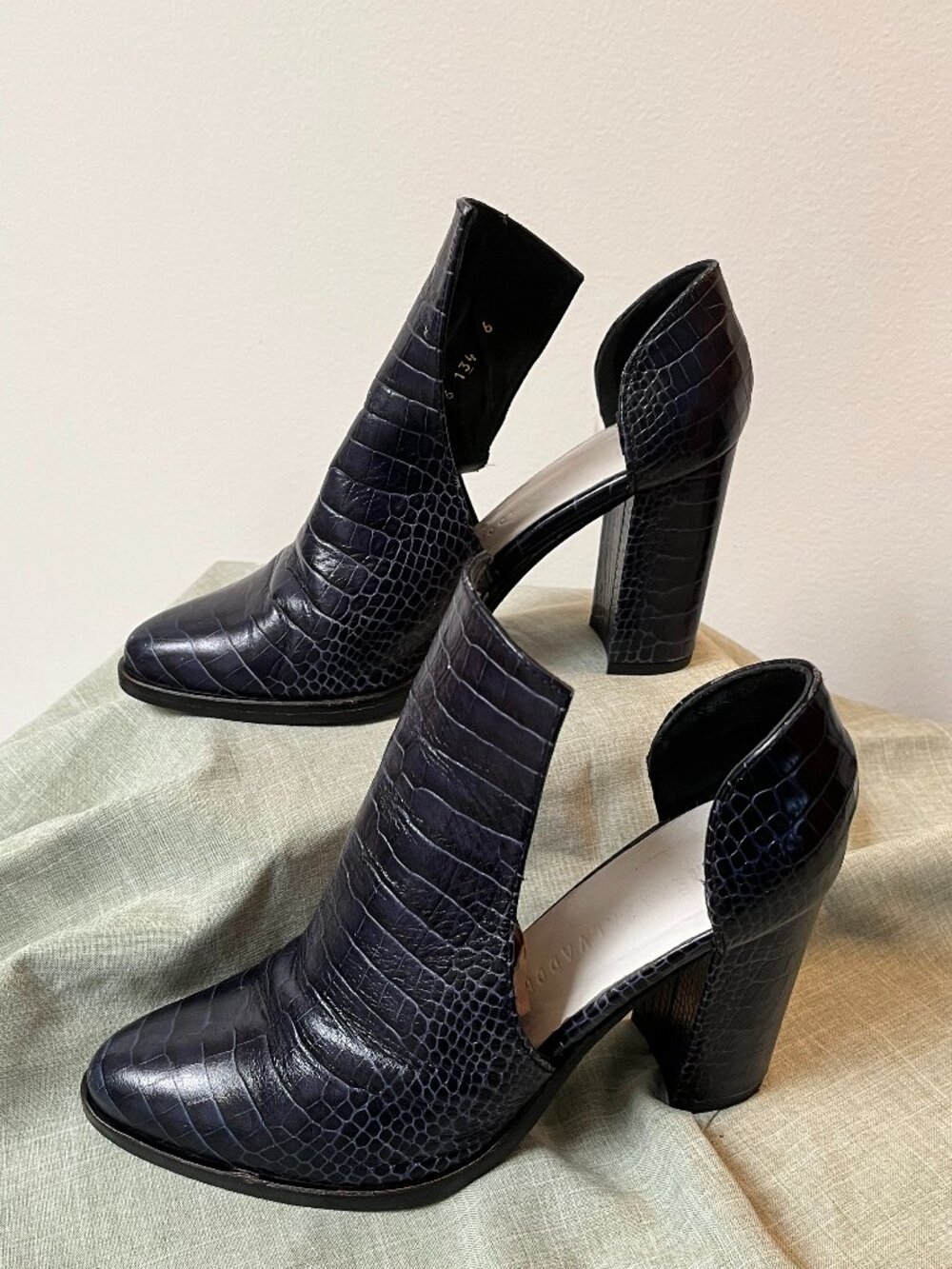 Freda Salvador Navy Croc Embossed Leather Cutout Ankle Booties Size 6